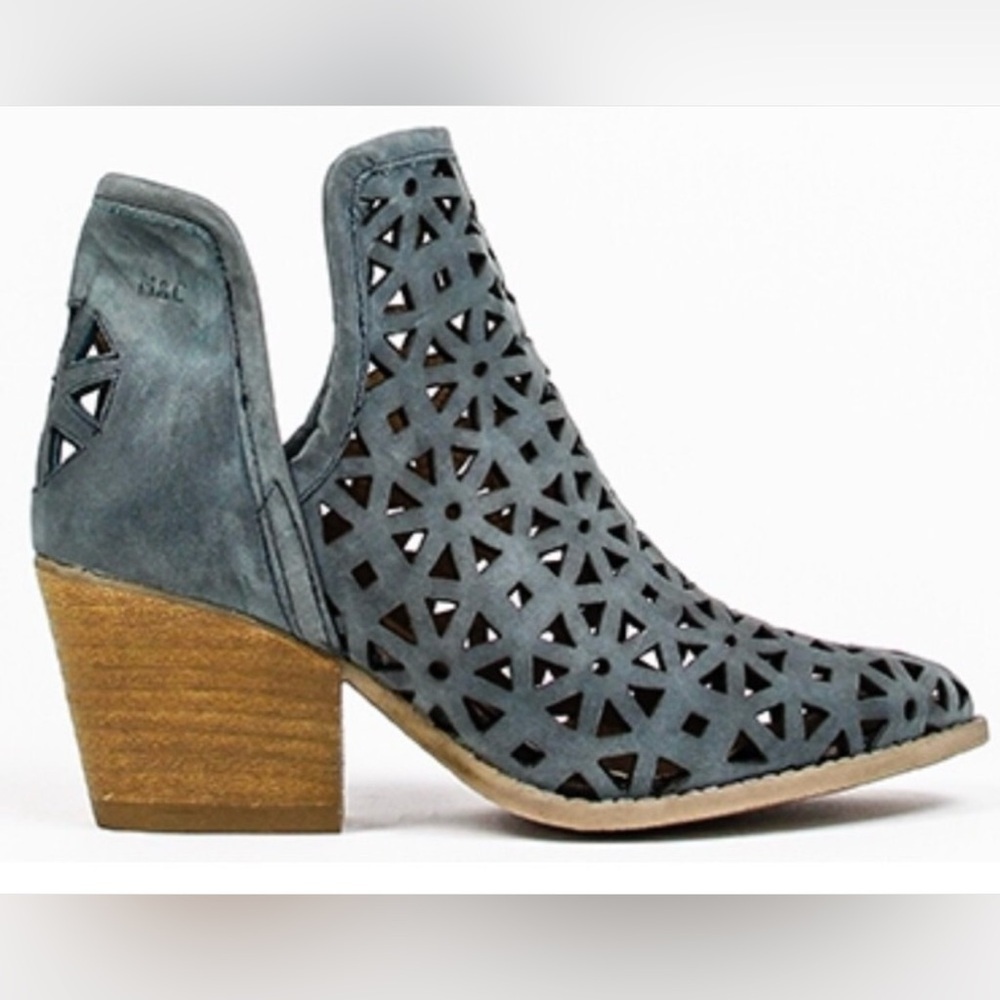 - Musse & Cloud Shoes